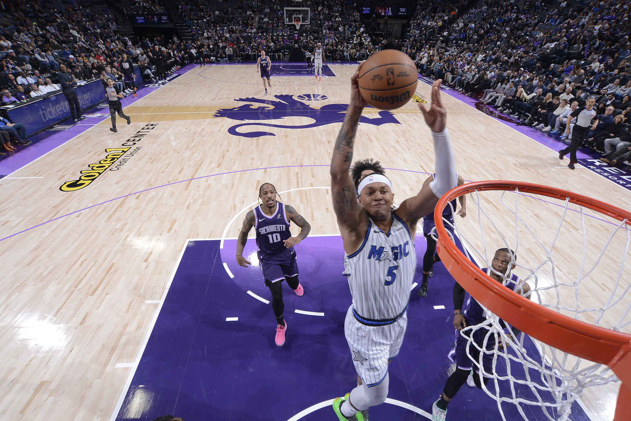 乐鱼体育官方-班凯罗30+5+6雷诺17+14 魔术客场大胜国王